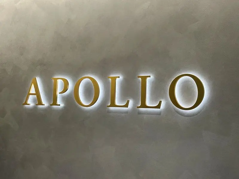 Apollo Global Commits $1 Billion to Retail Venture With Realty Income REIT