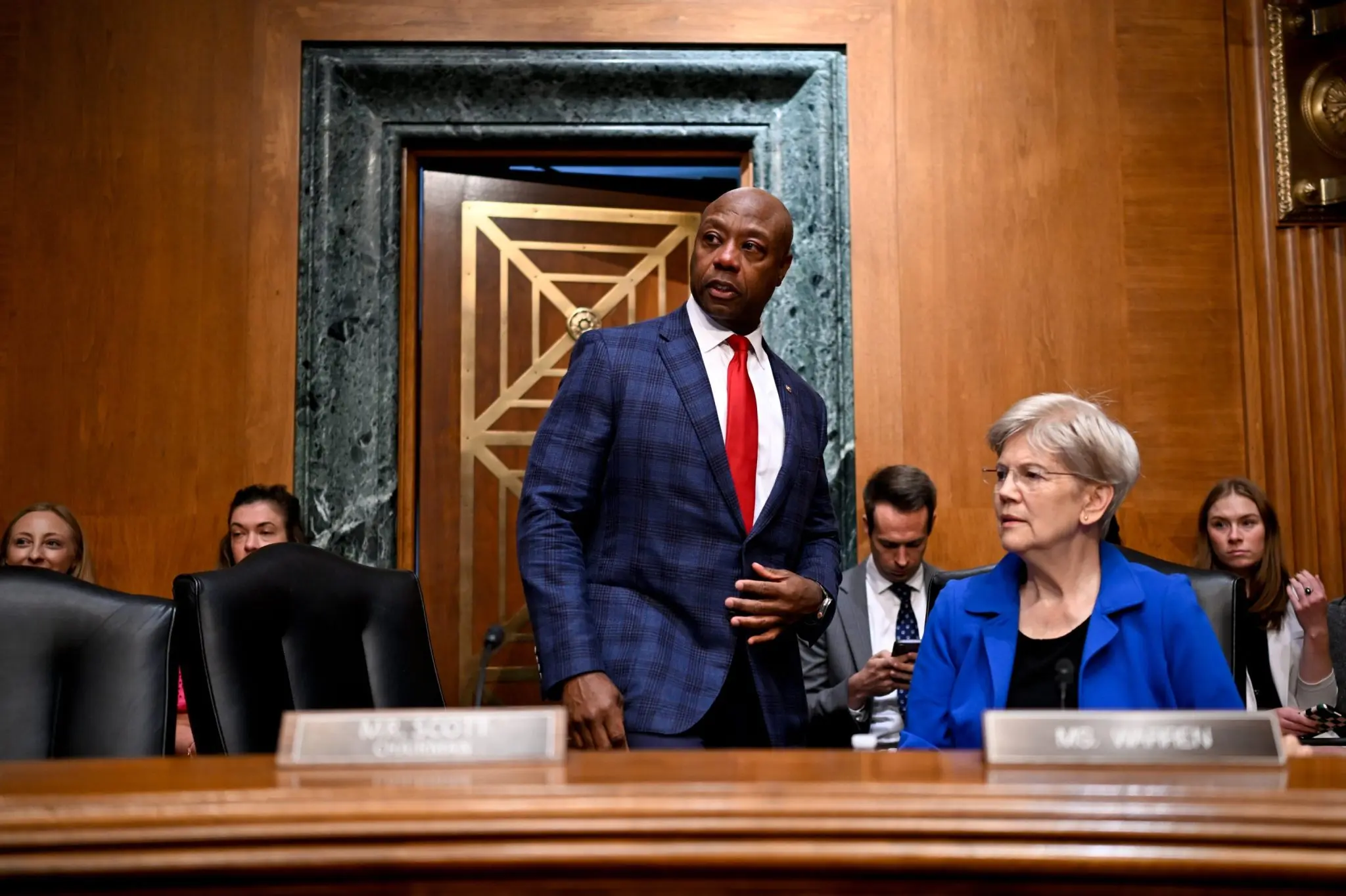 Banking Lobby vs. Democrats: Proposed Legislation on White House Conflicts of Interest