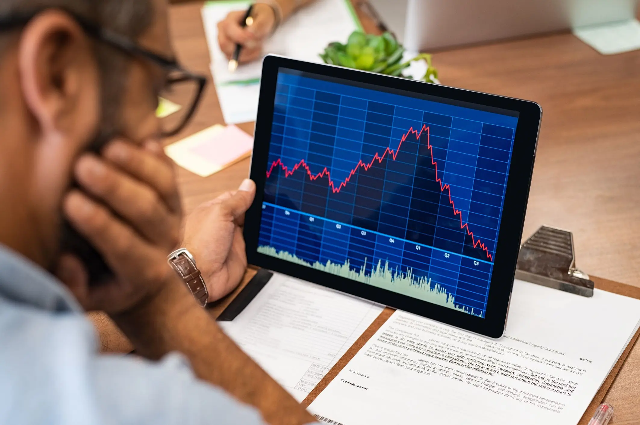Bitcoin Dips Below $80K as Big Tech Earnings Uncertainty Stirs Crypto Volatility