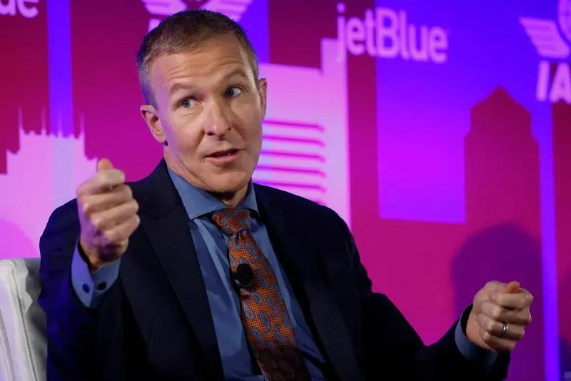 Bloomberg: United Airlines CEO Reportedly Pitched Merger With American Airlines