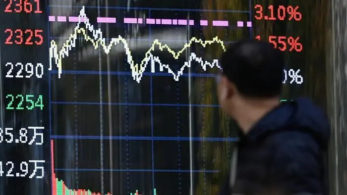 China Crackdown on Online Brokers Spurs Capital Flight and Hits Hong Kong Markets