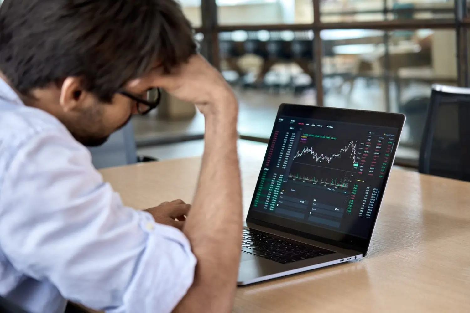 Crypto Crash Today: Why Bitcoin, Ethereum, XRP and Solana Dropped as Market Cap Fell