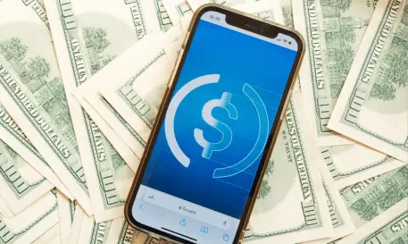 Stablecoins and Interoperability: Cooperation vs Competing Interests in Digital Money