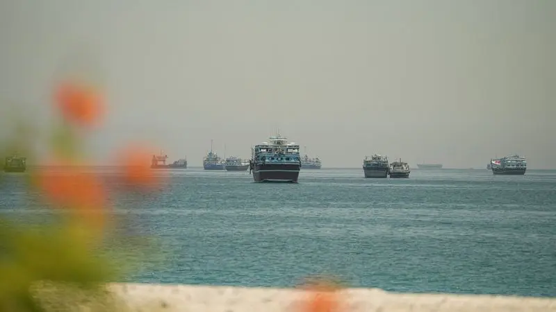 US Crude Futures Plunge Over 6% After Reports of Possible Strait of Hormuz Reopening