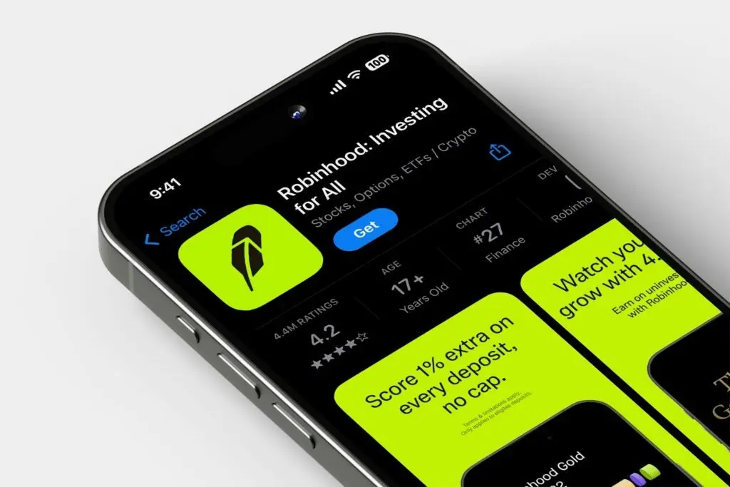 Warren Criticizes Trump Over Personal Projects as Democrats Decry Rising Living Costs