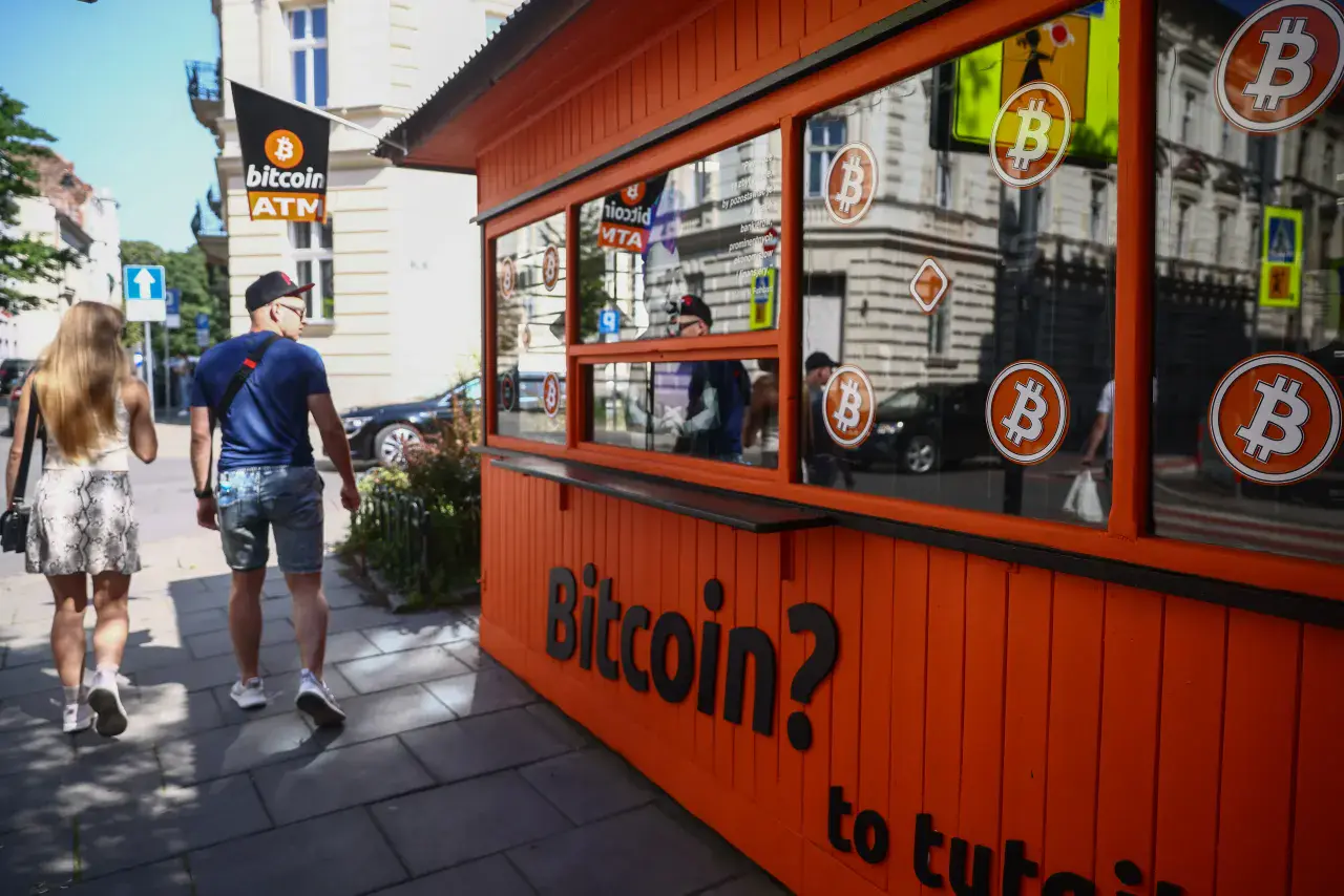 Why Crypto Analysts Expect Higher Prices — Understanding Diverging Timing Expectations