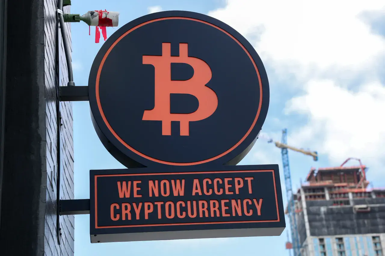 Zoom Stock Outlook: Retail Traders Remain Cautious as Analysts Note Improving Business Trends